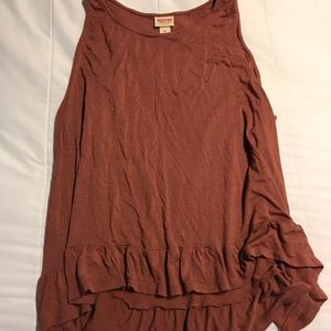 Tank top with ruffled bottom